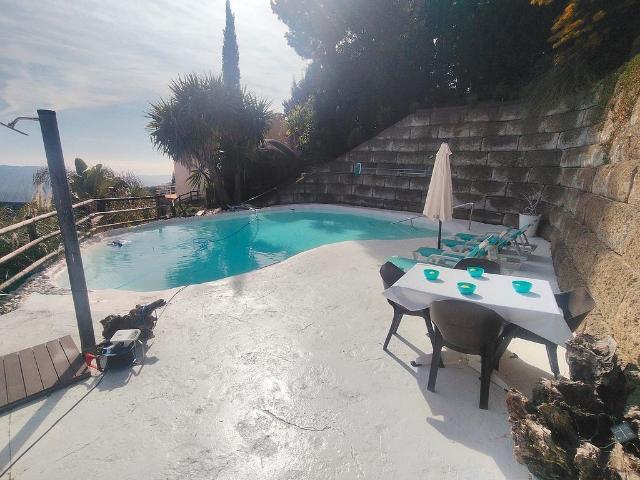 Chalet en venta en calle Garbi, Sant Cebrià de Vallalta, de 301 m² 4 habitaciones por 750.000