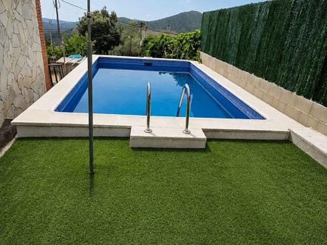 Chalet en venta en calle Miguel Cervantescarmen, Corbera de Llobregat, de 193 m² 6 habitaciones por 338.000