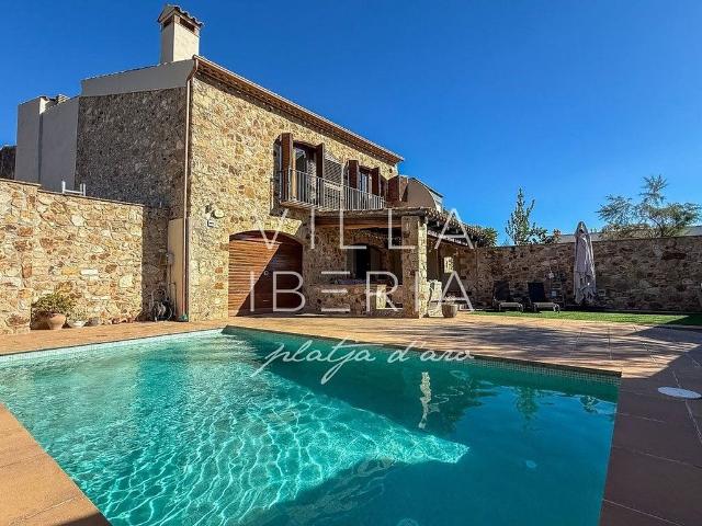 Chalet en venta en calle Nou, Calonge, de 251 m² 3 habitaciones por 760.000