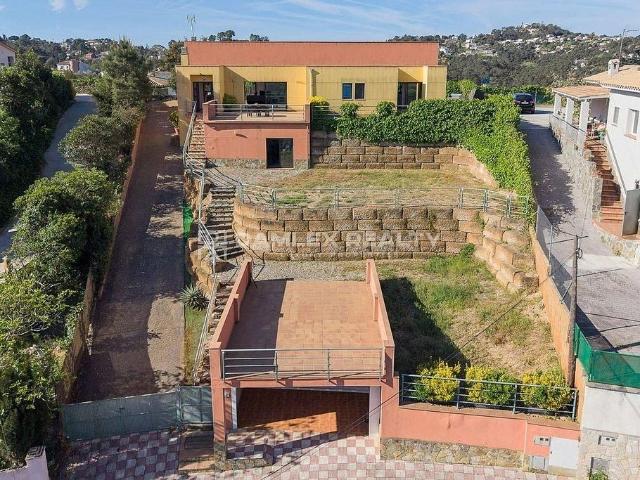Chalet en venta en calle Satel·Lits, Lloret de Mar, de 241 m² 3 habitaciones por 435.000