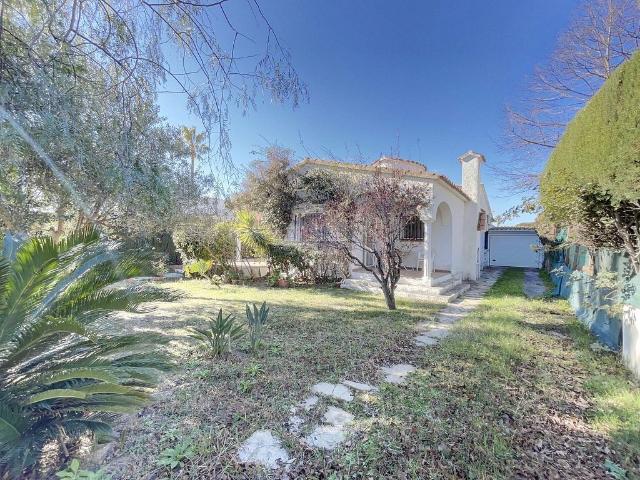 Chalet en venta en calle Sant Carles, Cambrils, de 130 m² 4 habitaciones por 465.000