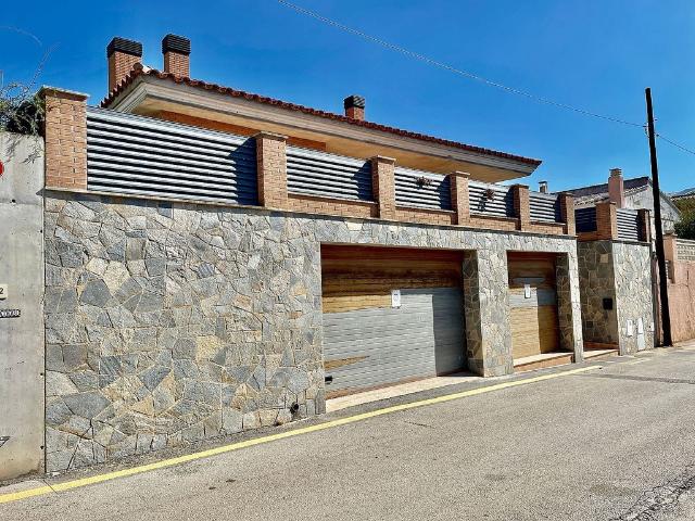 Chalet en venta en calle Sant Jordi, Vinyols i els Arcs, de 476 m² 10 habitaciones por 474.050