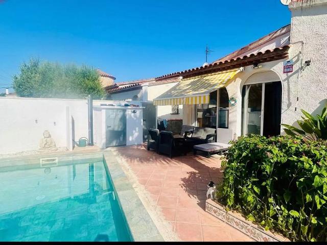 Chalet en venta en calle Sant Maurici, Castelló d´Empúries, de 60 m² 2 habitaciones por 380.000