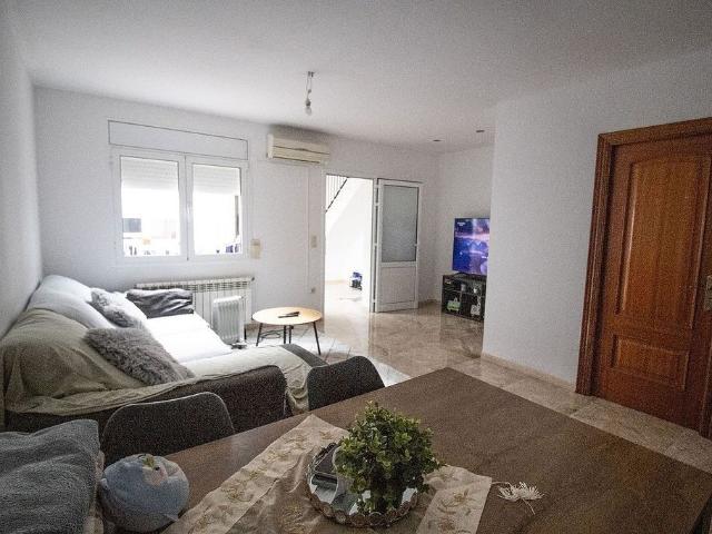 Chalet en venta en calle Santa Llúcia, Figueres, de 480 m² 5 habitaciones por 380.000
