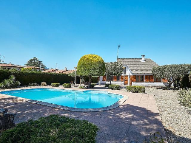 Chalet en venta en calle Santa Margarida, Castellar del Vallès, de 94 m² 3 habitaciones por 370.000