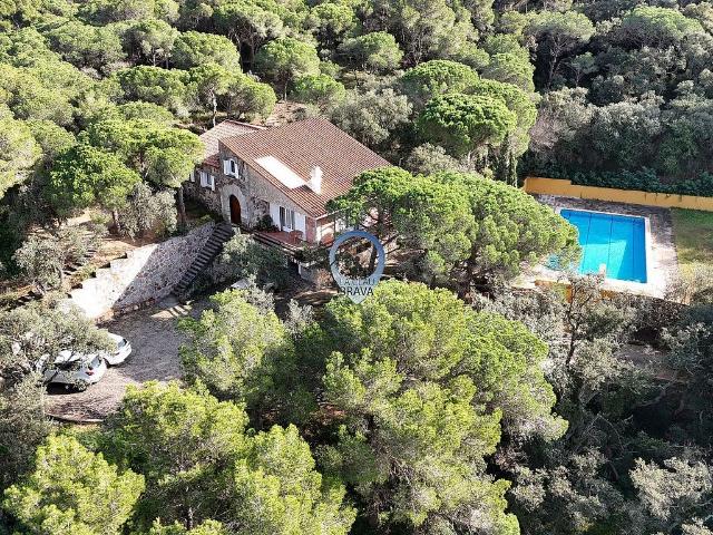 Chalet en venta en calle Santa, Sant Feliu de Guíxols, de 150 m² 5 habitaciones por 795.000