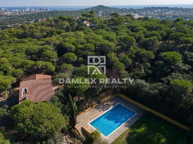 Chalet en venta en calle Santa, Sant Feliu de Guíxols, de 1.245 m² 5 habitaciones por 795.000