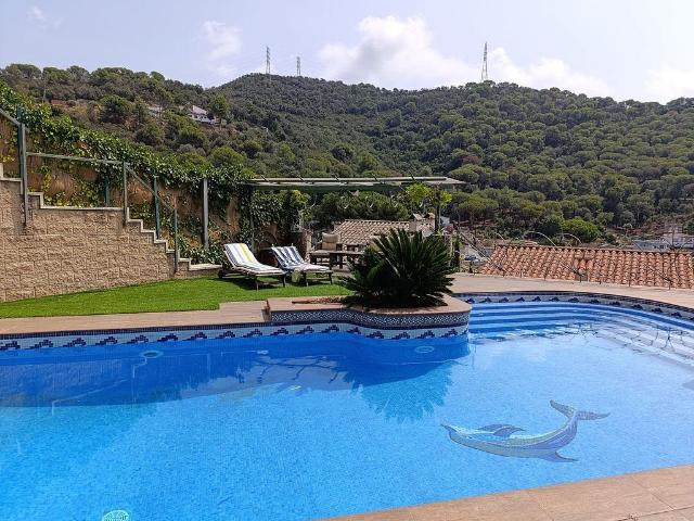 Chalet en venta en calle Segrià, Sant Fost de Campsentelles, de 310 m² 4 habitaciones por 495.000