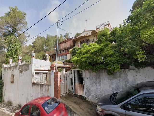 Chalet en venta en avenida Olesa de Bonesvalls, Vallirana, de 237 m² 4 habitaciones por 211.000