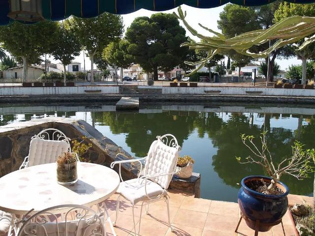 Chalet en venta en calle Port Petit, Castelló d´Empúries, de 83 m² 4 habitaciones por 360.000