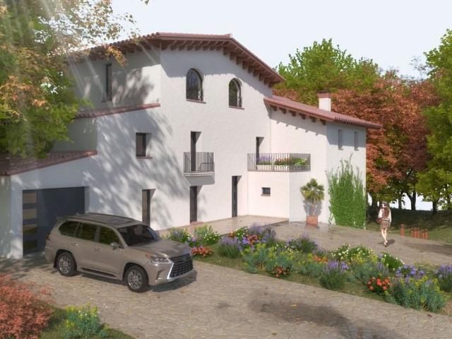 Chalet en venta en calle Portbou, Olot, de 1.000 m² 5 habitaciones por 290.000