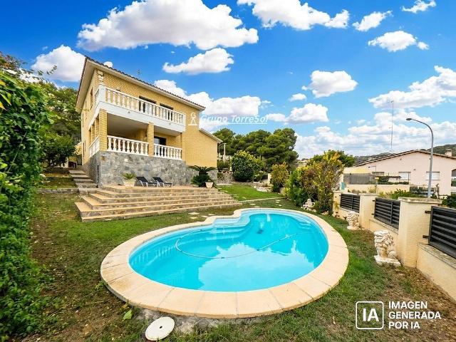 Chalet en venta en calle Pau Casals, Roda de Barà, de 185 m² 4 habitaciones por 499.000