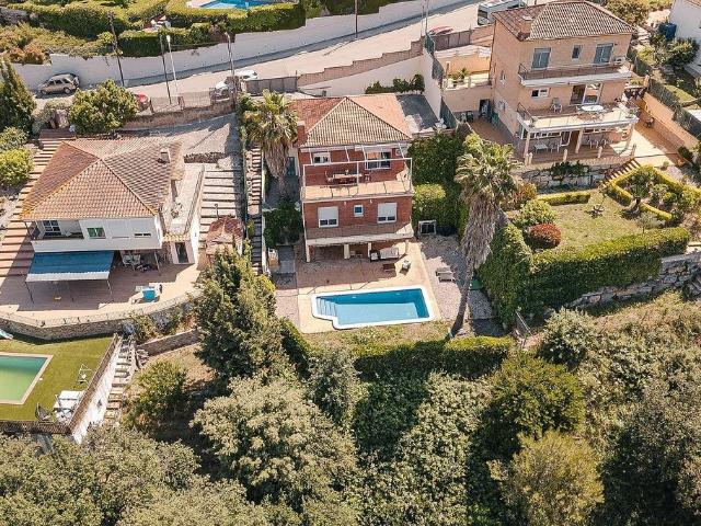 Chalet en venta en calle Palau, Caldes de Montbui, de 150 m² 4 habitaciones por 549.000