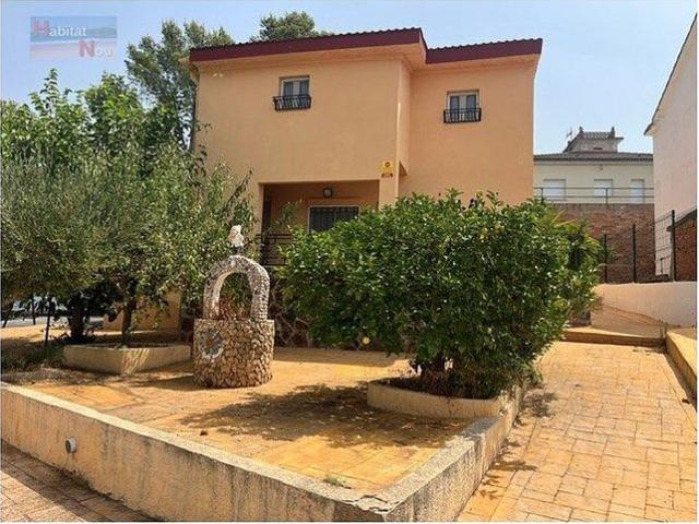 Chalet en venta en calle Palencia, Bisbal del Penedès, la, de 80 m² 4 habitaciones por 178.000