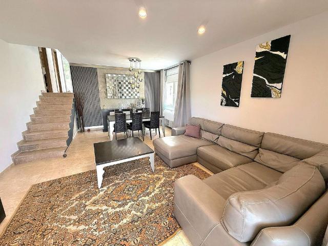 Chalet en venta en calle Petunia, Calafell, de 205 m² 4 habitaciones por 299.000