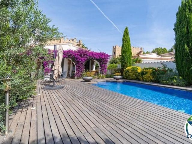 Chalet en venta en calle Pení, Castelló d´Empúries, de 201 m² 4 habitaciones por 569.000