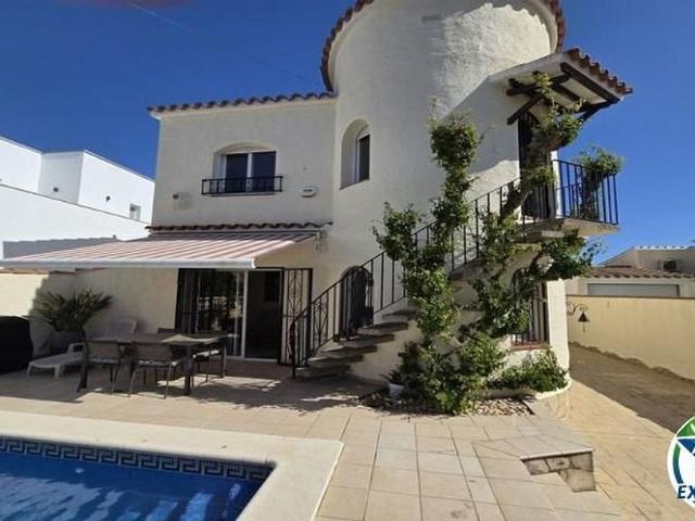 Chalet en venta en calle Pení, Castelló d´Empúries, de 90 m² 2 habitaciones por 495.000