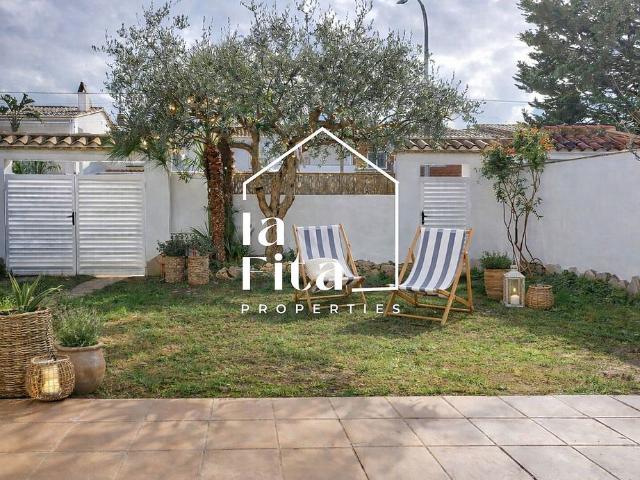 Chalet en venta en calle Pep Ventura, Sant Pere de Ribes, de 254 m² 5 habitaciones por 690.000