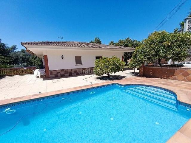 Chalet en venta en calle Perera, Caldes de Montbui, de 179 m² 5 habitaciones por 440.000