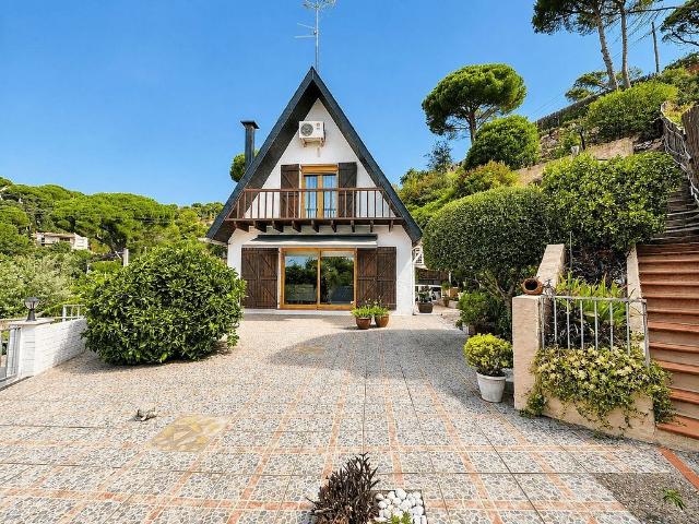 Chalet en venta en calle Pica D'estats, Sant Cebrià de Vallalta, de 147 m² 3 habitaciones por 340.000