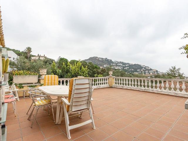 Chalet en venta en calle Pindar, Roses, de 295 m² 4 habitaciones por 690.000