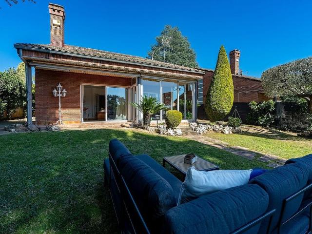 Chalet en venta en calle Pinetons, Ametlla del Vallès, l´, de 266 m² 4 habitaciones por 595.000