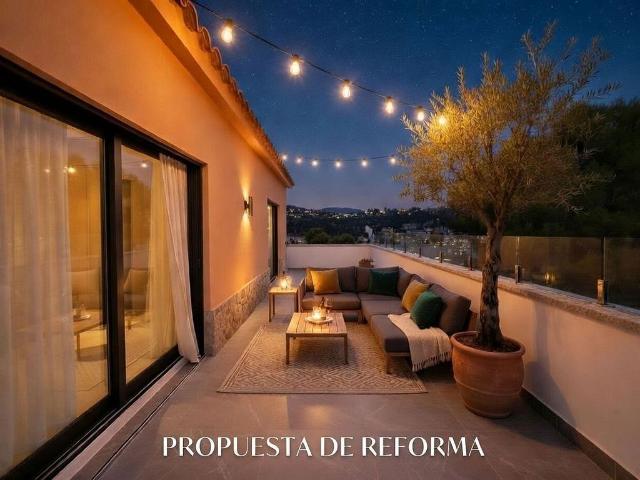 Chalet en venta en calle Pintors, Vallirana, de 195 m² 4 habitaciones por 450.000