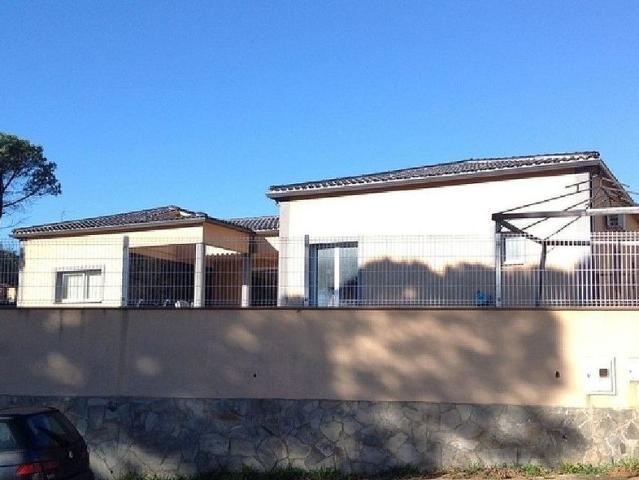 Chalet en venta en calle Pluto, Vidreres, de 252 m² 4 habitaciones por 130.000