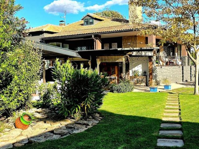Chalet en venta en calle Pla de la Cerdera, Lleida, de 350 m² 5 habitaciones por 685.000
