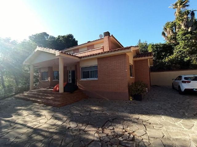 Chalet en venta en calle Puig de L'àliga, Castellvell del Camp, de 176 m² 4 habitaciones por 439.900