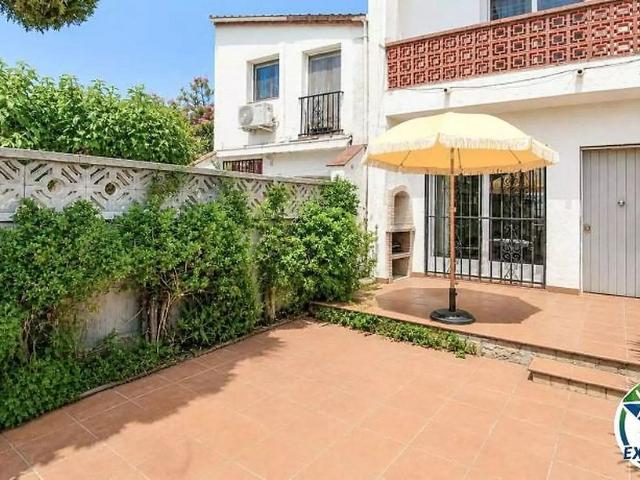 Chalet en venta en calle Puigmal la Siesta, Castelló d´Empúries, de 37 m² 1 habitación por 130.000