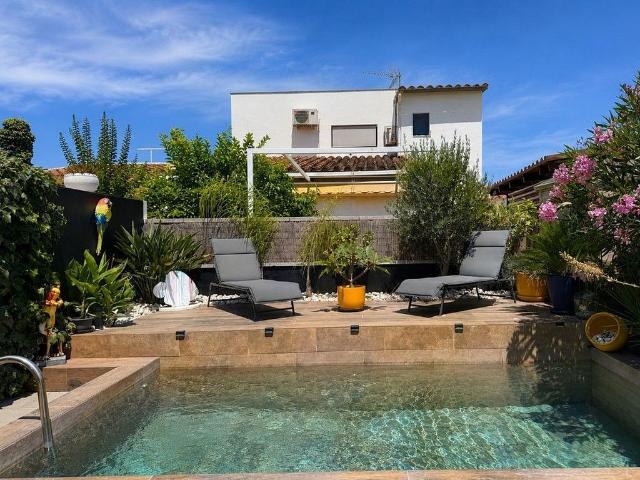 Chalet en venta en calle Puigmalf, Castelló d´Empúries, de 68 m² 2 habitaciones por 335.000