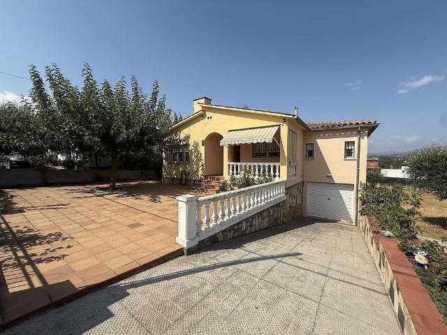 Chalet en venta en calle Puiggracios, Santa Eulàlia de Ronçana, de 264 m² 3 habitaciones por 462.000