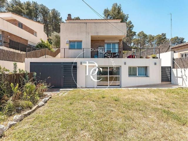 Chalet en venta en calle Roger de Flor, Canyelles, de 154 m² 5 habitaciones por 468.000