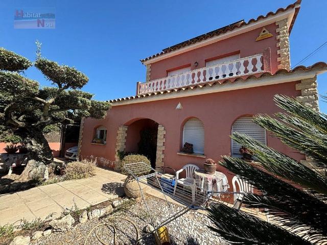 Chalet en venta en calle Romaní, Llorenç del Penedès, de 125 m² 3 habitaciones por 332.500