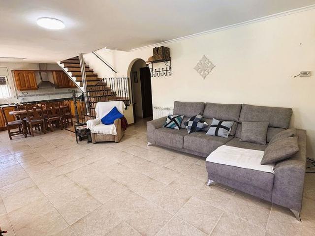Chalet en venta en calle Rafael Casanova, Catllar, el, de 253 m² 6 habitaciones por 385.000