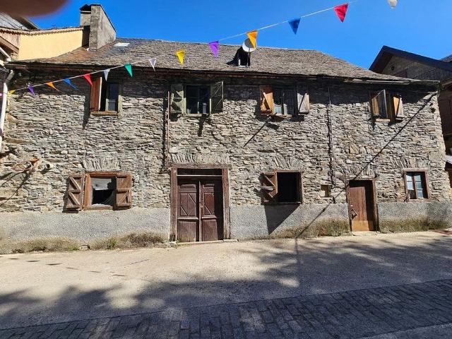 Chalet en venta en calle Real, Bòrdes, es, de 320 m² 5 habitaciones por 220.000