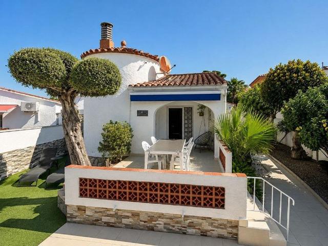 Chalet en venta en calle Requesens, Castelló d´Empúries, de 102 m² 2 habitaciones por 377.000