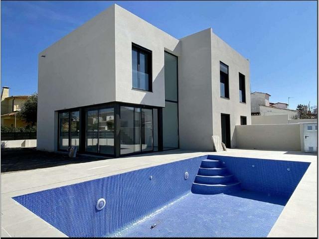 Chalet en venta en calle Requesens, Castelló d´Empúries, de 166 m² 4 habitaciones por 789.000
