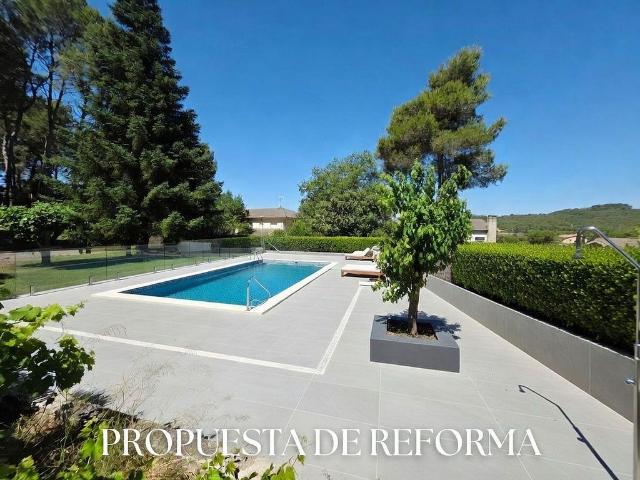 Chalet en venta en calle Riu Anoia, Vallirana, de 300 m² 5 habitaciones por 495.000