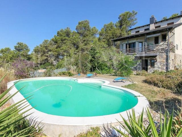 Chalet en venta en calle Riu Sénia, Vallirana, de 293 m² 4 habitaciones por 549.000