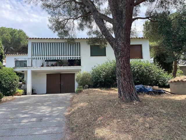 Chalet en venta en calle Torroella, Palafrugell, de 141 m² 4 habitaciones por 350.000