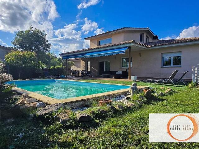 Chalet en venta en calle Tarragona, Caldes de Malavella, de 175 m² 4 habitaciones por 410.000