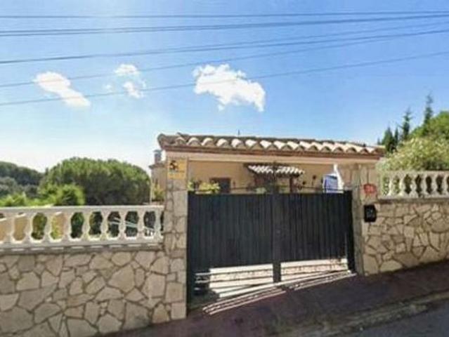 Chalet en venta en calle Tarragona, Dosrius, de 275 m² 8 habitaciones por 292.000