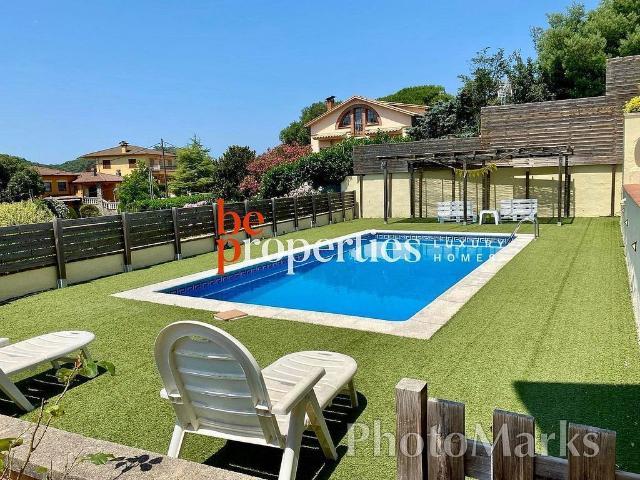 Chalet en venta en calle Ter Puigdemir, Vallgorguina, de 320 m² 5 habitaciones por 590.000
