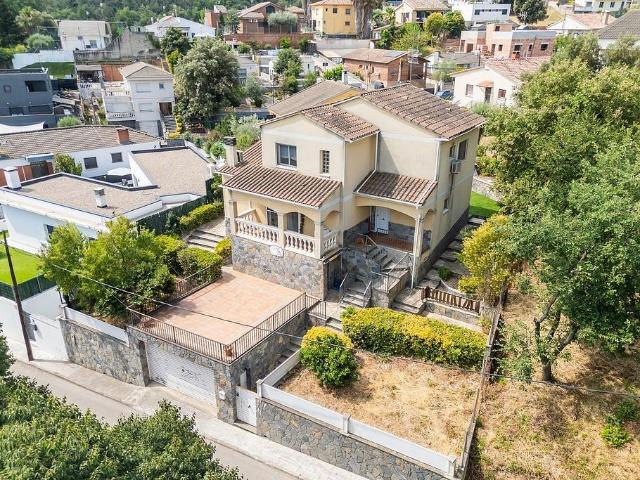 Chalet en venta en calle Túria, Lliçà d´Amunt, de 111 m² 4 habitaciones por 420.000