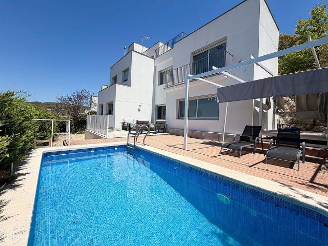 Chalet en venta en calle Turo, Sant Pere de Ribes, de 169 m² 4 habitaciones por 620.000