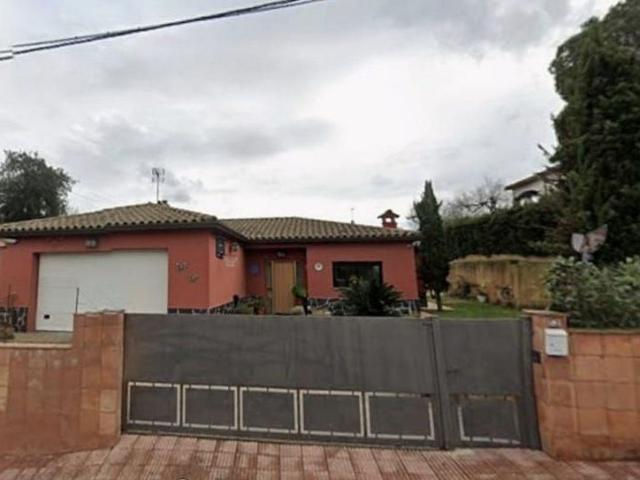 Chalet en venta en calle Ur Can Carbonell, Caldes de Malavella, de 220 m² 4 habitaciones por 270.000