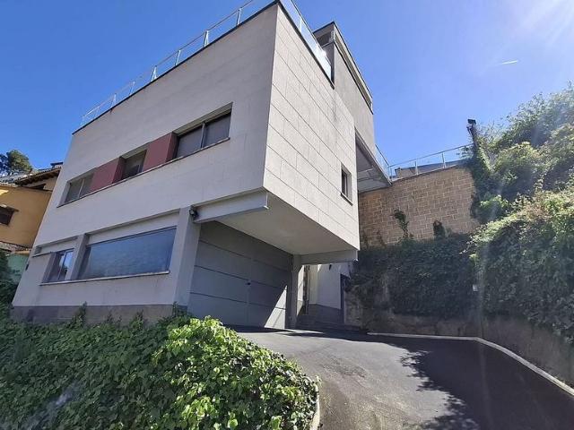 Chalet en venta en calle Vallirana, Vallirana, de 110 m² 4 habitaciones por 397.000