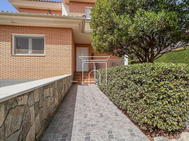 Chalet en venta en calle Varsovia, Cambrils, de 275 m² 5 habitaciones por 650.000